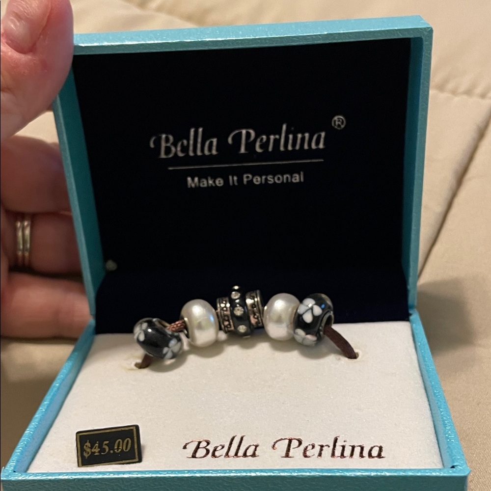 Bella Perlina Black and White Beaded Bracelet